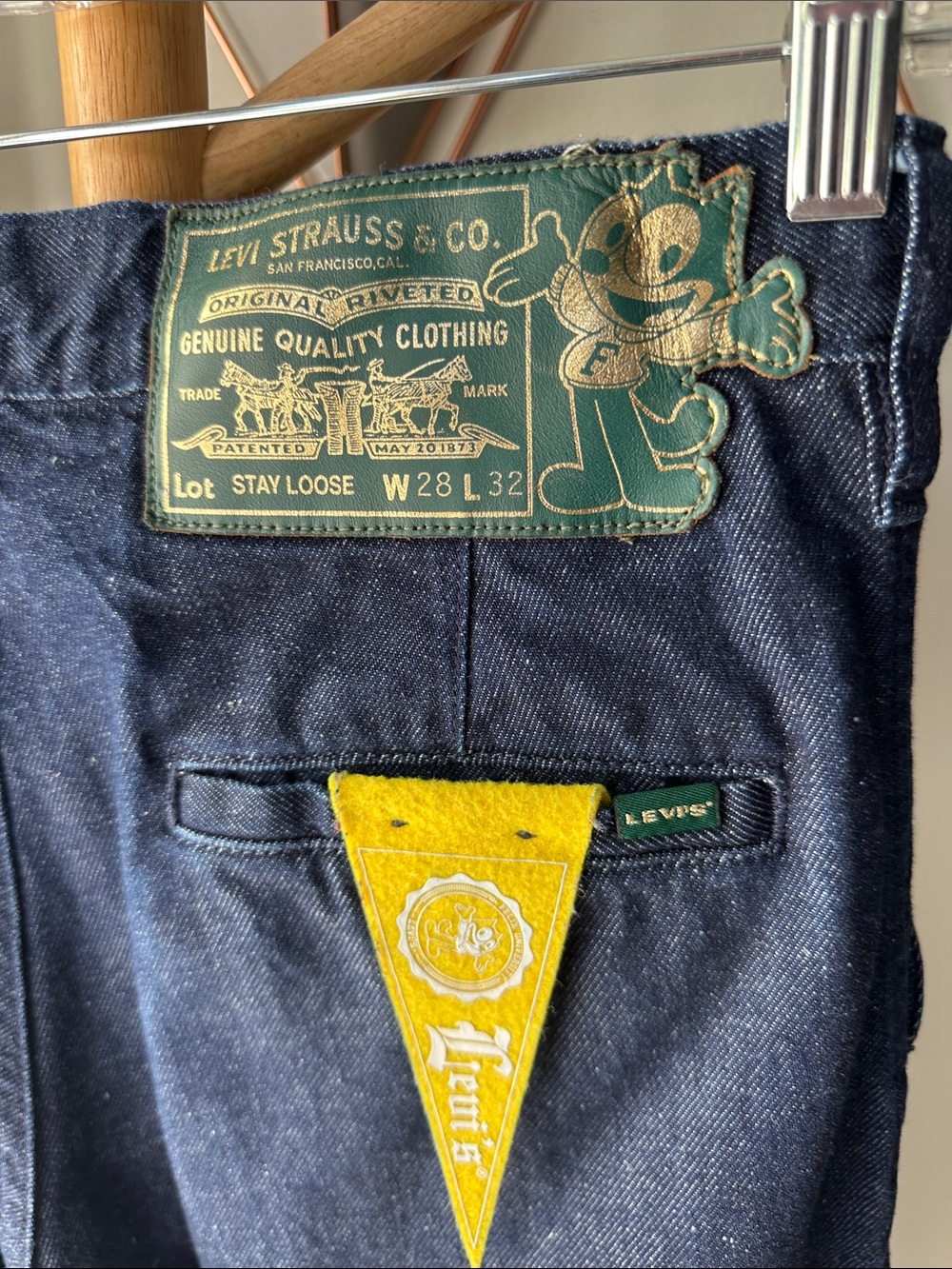 RARE! Levi's x FELIX THE CAT Men's Navy Blue Straight Pleated Jeans Trousers 28